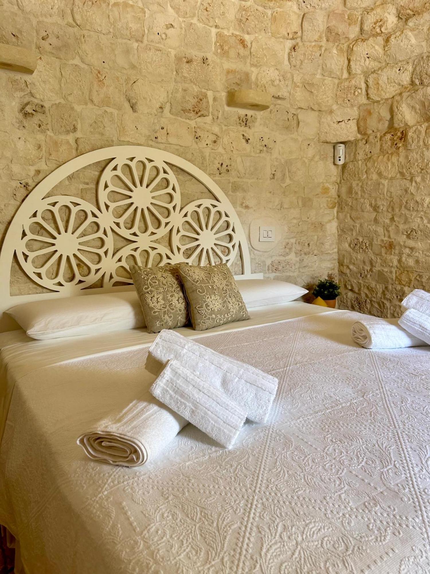 Pensjonat Trulli In Contrada - Monopoli Zewnętrze zdjęcie