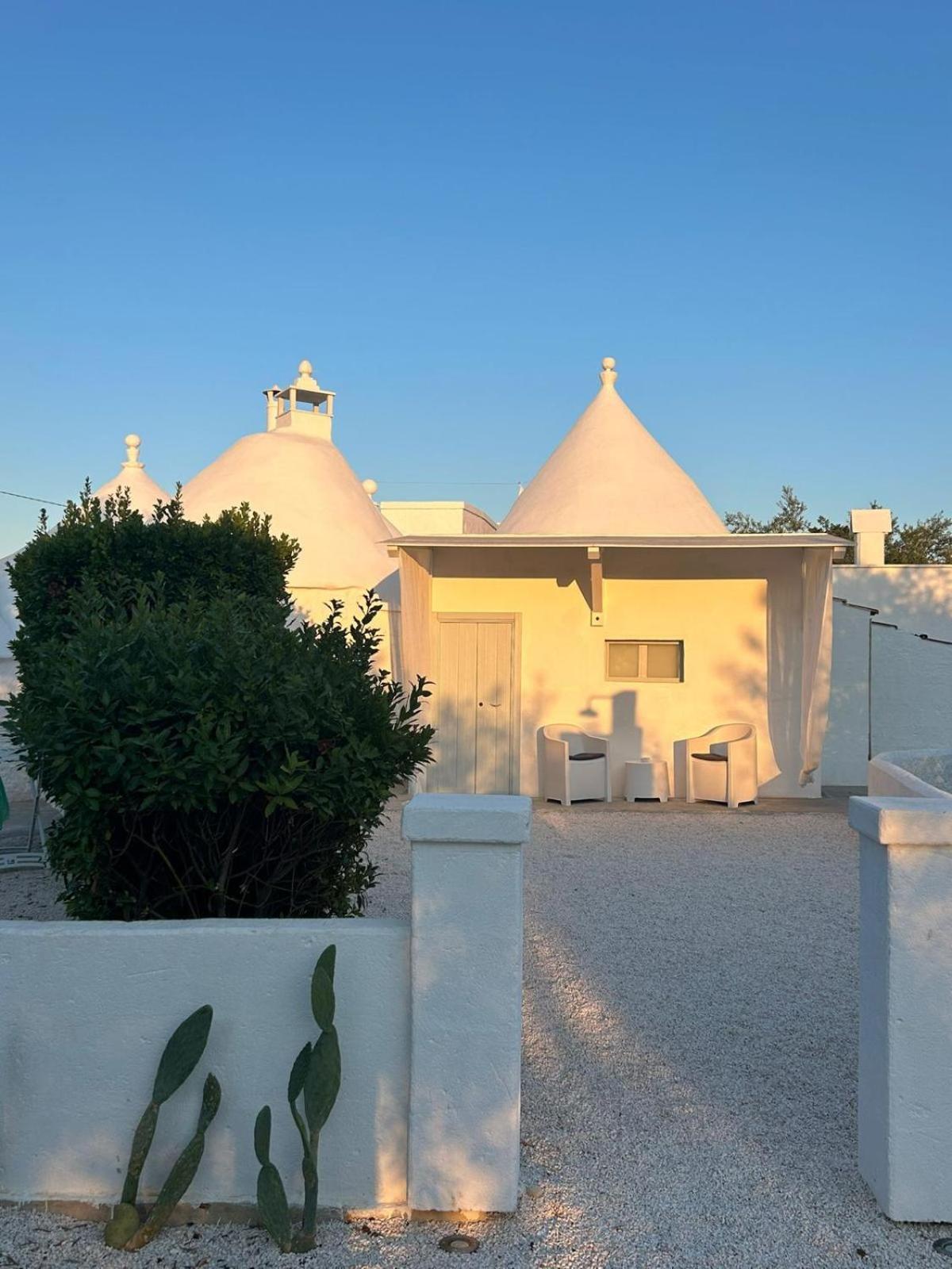 Pensjonat Trulli In Contrada - Monopoli Zewnętrze zdjęcie